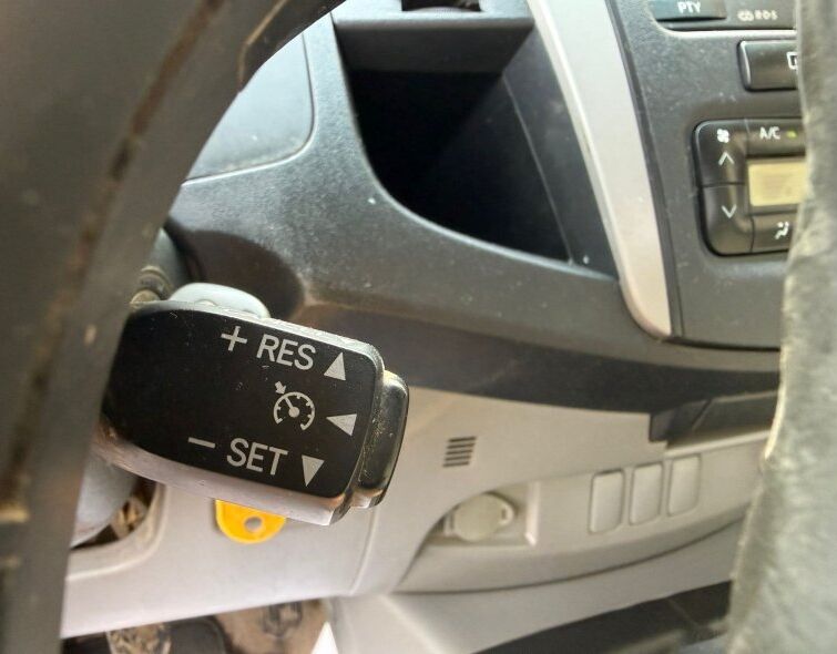 TOYOTA  HILUX